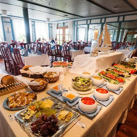 Dolmsundet Hitra Hotel 4*